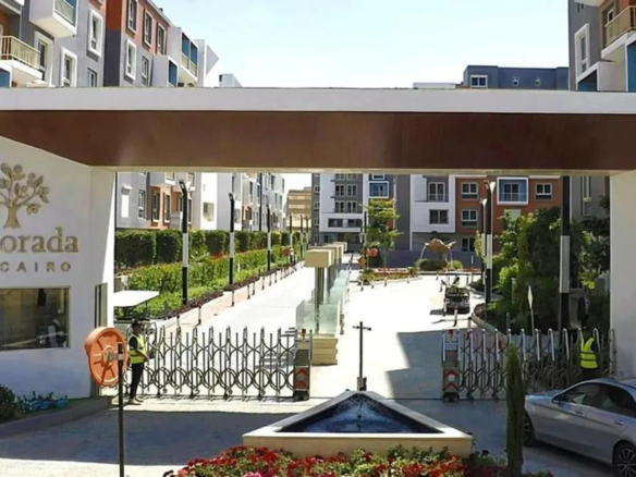 مدخل كمبوند أمورادا Amorada New Cairo من آفاق